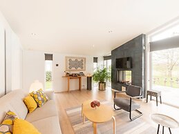 Modern Chalet With a Fireplace