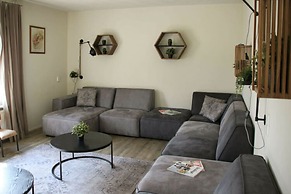 Spacious Farmhouse with Barbecue near Veluwe