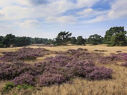 Spacious Farmhouse with Barbecue near Veluwe
