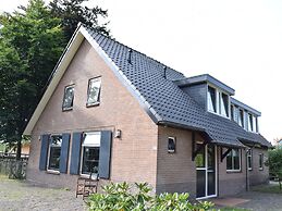 Spacious Farmhouse with Barbecue near Veluwe