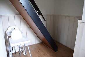 Spacious Farmhouse with Barbecue near Veluwe