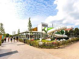 Luxury Villa With Outdoor Kitchen and Lake View