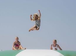 Luxury Villa With Outdoor Kitchen and Lake View