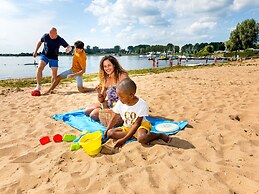 Luxury Villa With Outdoor Kitchen and Lake View