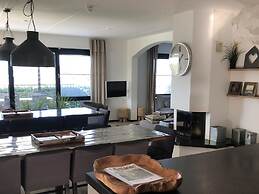 Atmospheric House With Play Space, at the Harbor