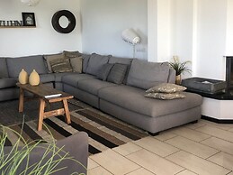 Atmospheric House With Play Space, at the Harbor