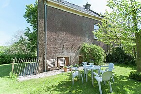Idyllic Rural Home With Bikes
