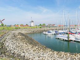 Cozy Chalet with Fireplace near Oosterschelde