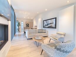 Cozy Chalet with Fireplace near Oosterschelde