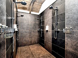 Villa With Heated Outdoor Pool and Sauna