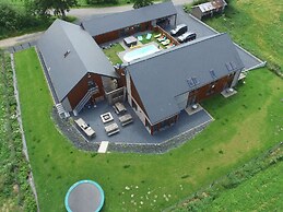 Villa With Heated Outdoor Pool and Sauna