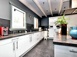 Villa With Heated Outdoor Pool and Sauna