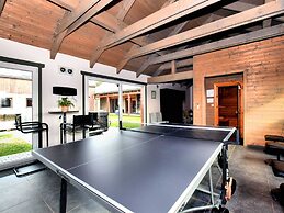 Villa With Heated Outdoor Pool and Sauna