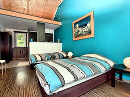 Villa With Heated Outdoor Pool and Sauna