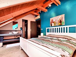 Villa With Heated Outdoor Pool and Sauna