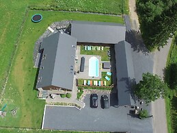 Villa With Heated Outdoor Pool and Sauna