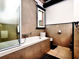 Villa With Heated Outdoor Pool and Sauna