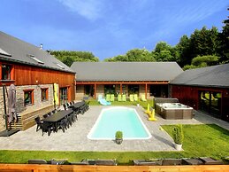 Villa With Heated Outdoor Pool and Sauna