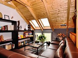 Villa With Heated Outdoor Pool and Sauna