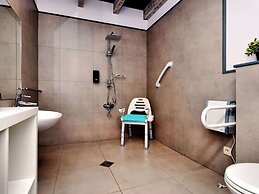 Villa With Heated Outdoor Pool and Sauna