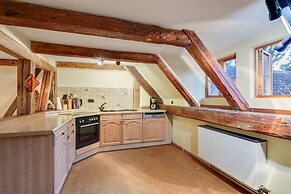 Spacious Apartment With Garden