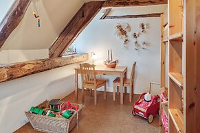 Spacious Apartment With Garden