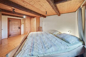 Spacious Apartment With Garden