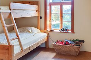 Spacious Apartment With Garden