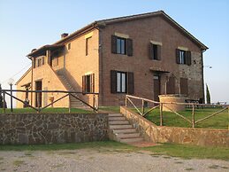 Farmhouse in Arbia Asciano With Pool