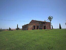 Farmhouse in Arbia Asciano With Pool