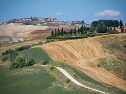 Farmhouse in Arbia Asciano With Pool