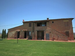 Farmhouse in Arbia Asciano With Pool
