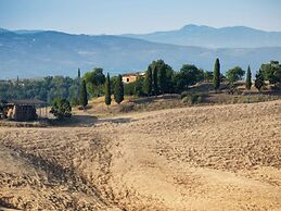 Farmhouse in Arbia Asciano With Pool