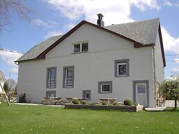 Apartment in Halenfeld-amel With Terrace