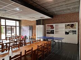 Mansion With Pool, Neblon