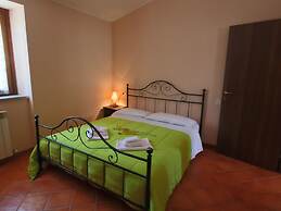 Villa ad Apecchio con Bosco