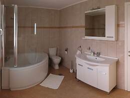 Beautiful Spacious Villa Near Makry Gialos