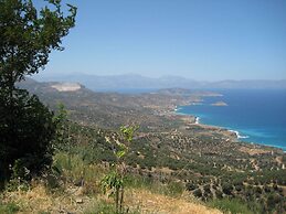 Villa in Makry Gialos Near Sandy Beach