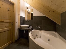Inviting Chalet With Whirlpool