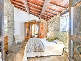 Belvilla by Oyo Rustic Holiday Home With Pool