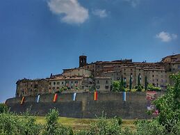 Detached Cottage With Swimming Pool