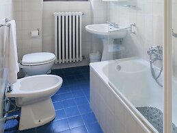 Detached Cottage With Swimming Pool