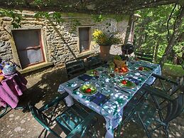 Detached Cottage With Swimming Pool