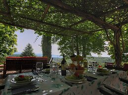 Detached Cottage With Swimming Pool