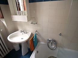 Detached Cottage With Swimming Pool