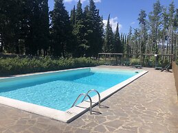 Cottage With Swimming Pool