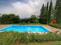 Detached Cottage With Swimming Pool