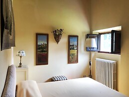 Detached Cottage With Swimming Pool