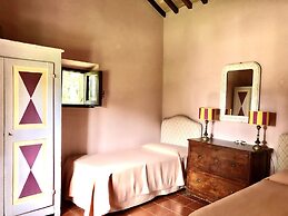 Detached Cottage With Swimming Pool