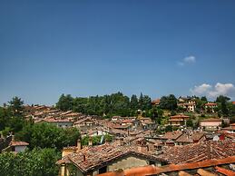 Detached Cottage With Swimming Pool